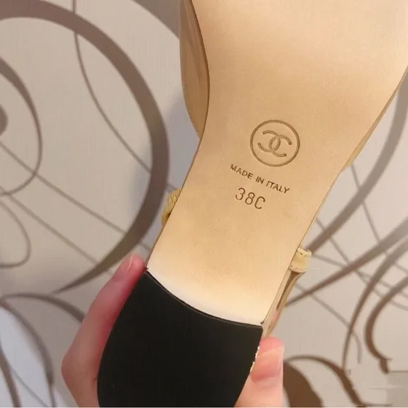 CHANEL Beige and Black Two-Tone Slingback Pumps - Picture 3 of 3